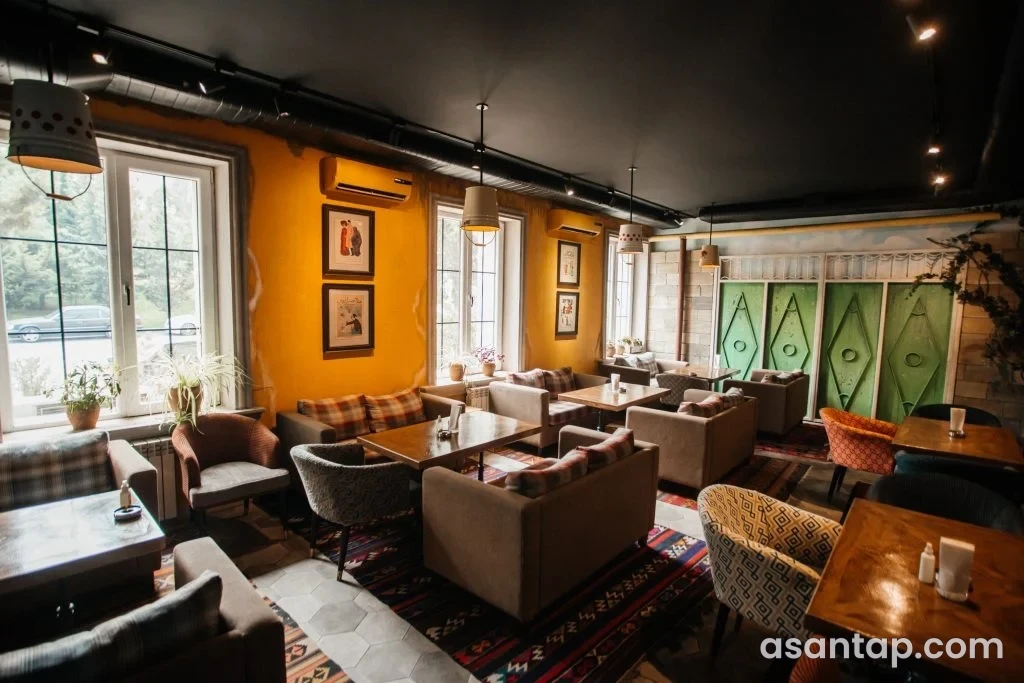 Nəlbəki Elmlər — çay evi və restoranın interyeri