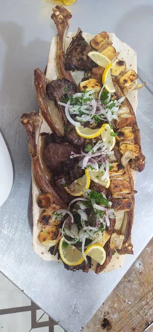 Murad restoranının adlı Google Maps qalereyasında kabab süfrəsi — arxiv foto