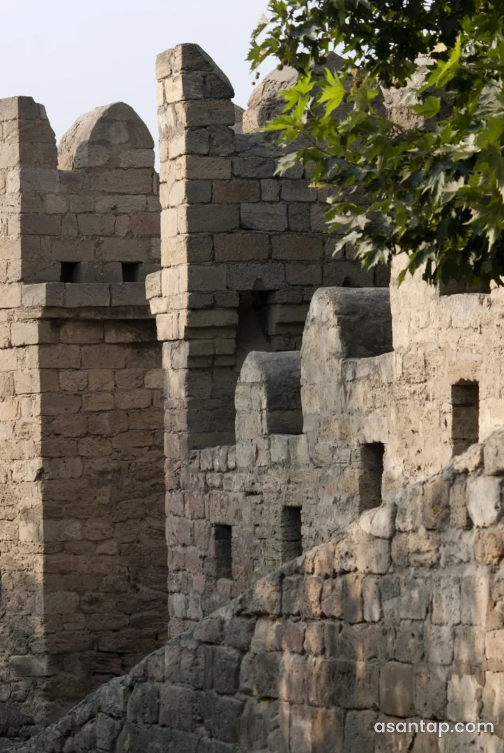 Qoşa Qala qapıları və İçərişəhər qala divarları