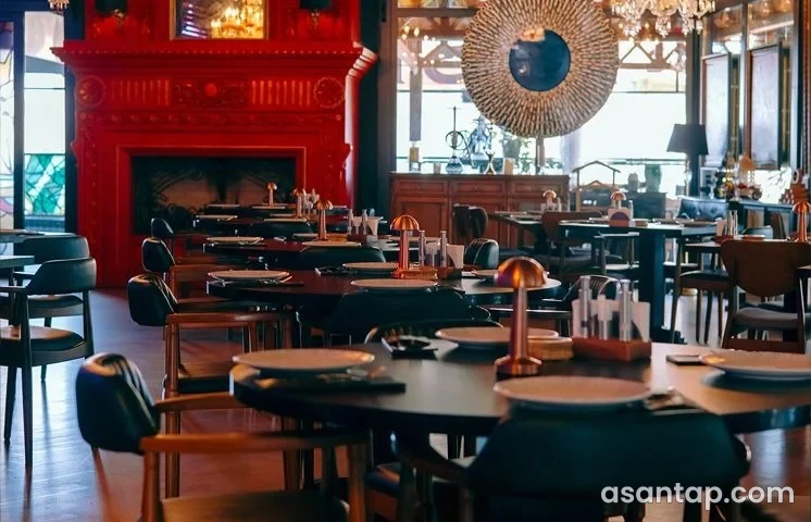 Irish Pub by Hollywood — restoranın oturma sahəsi və interyeri