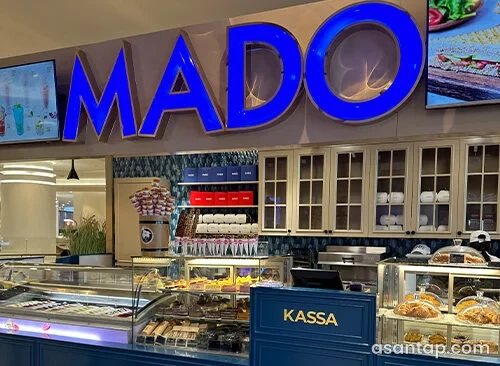 MADO Dəniz Mall — rəsmi filial səhifəsindəki desert vitrini və kassa