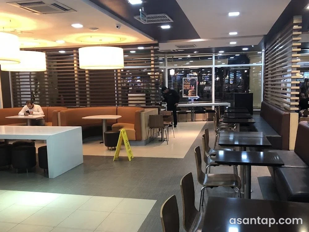 McDonald's — Fəvvarələr meydanı — məkanın görünüşü