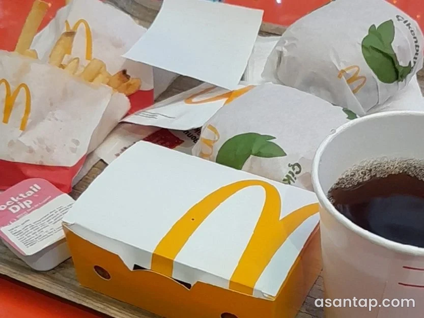 McDonald's — Gənclik — yemək təqdimatı