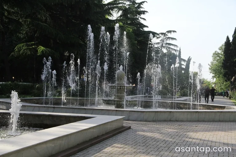 Mütəfəkkirlər parkı — Qazax