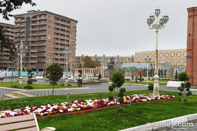 Mirzə Şəfi Vazeh parkı — Gəncə