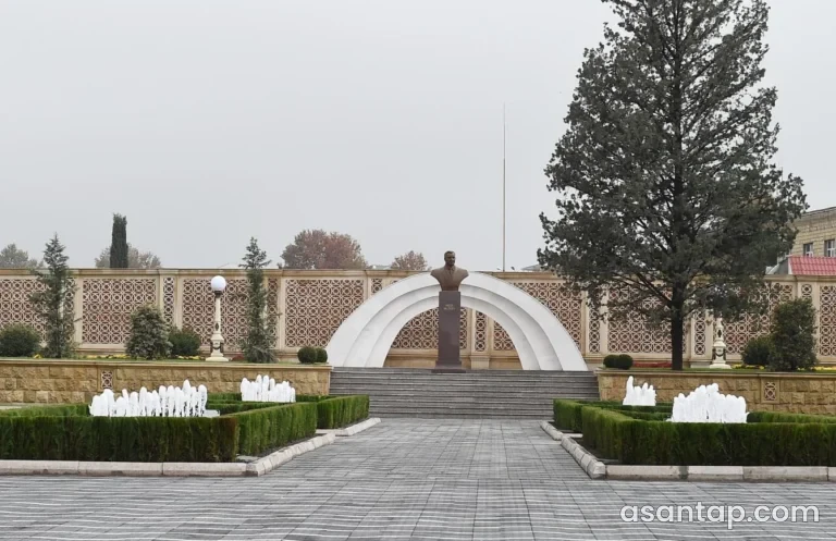 Əziz Əliyev parkı — Gəncə