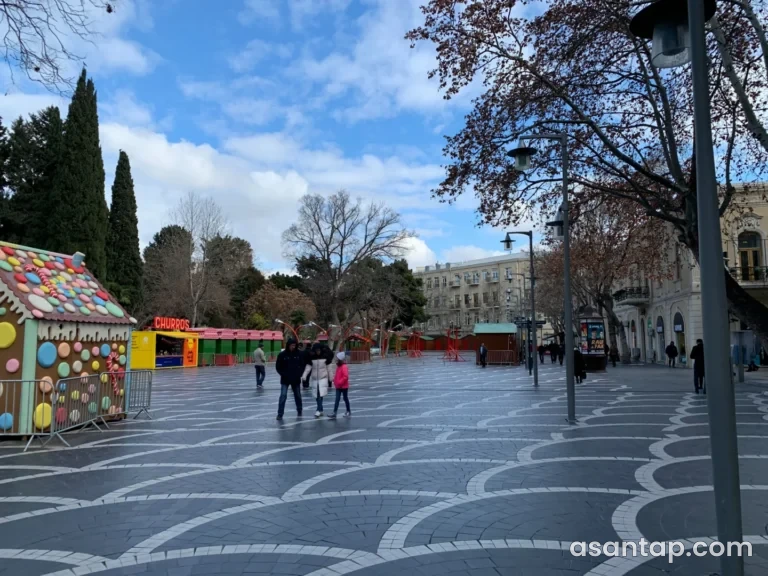 Fəvvarələr meydanı — Bakı